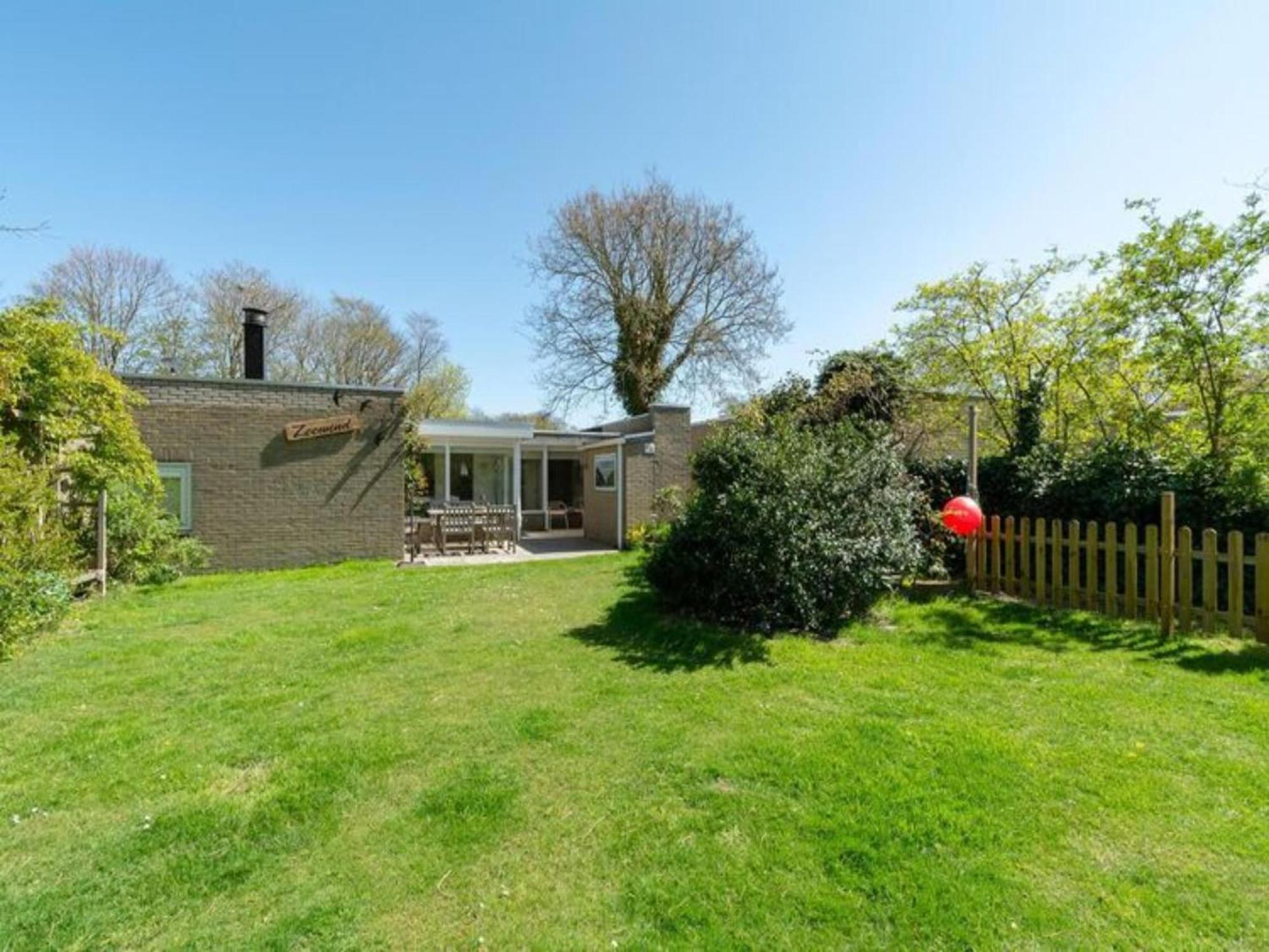 Stylish Bungalow With A Large Garden Sint Maartensvlotbrug Zewnętrze zdjęcie