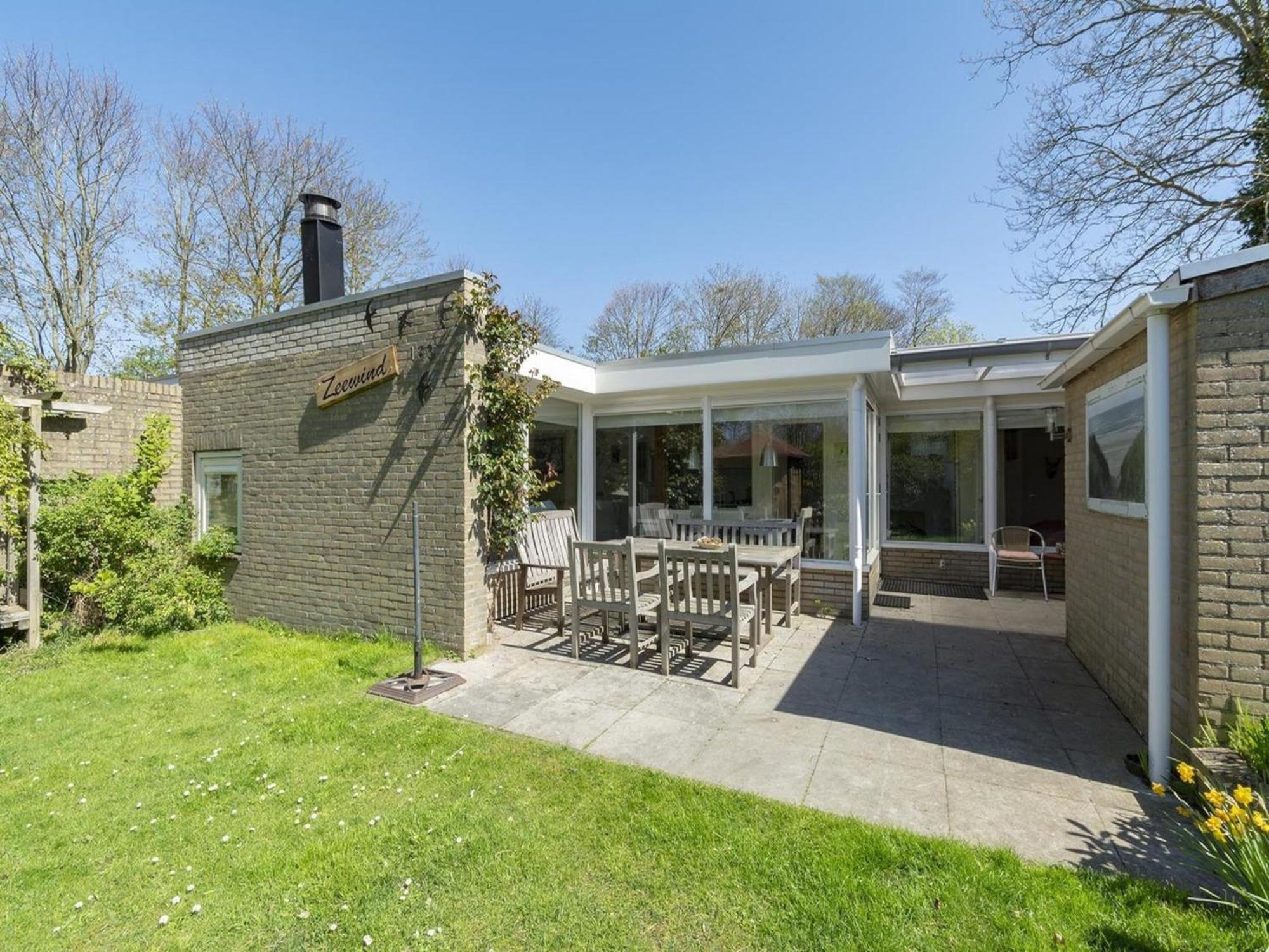 Stylish Bungalow With A Large Garden Sint Maartensvlotbrug Zewnętrze zdjęcie