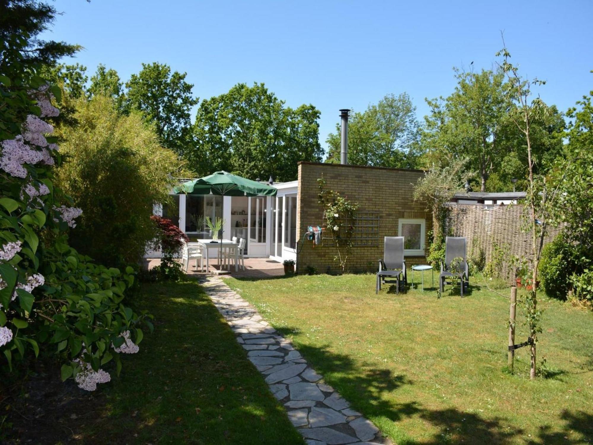 Stylish Bungalow With A Large Garden Sint Maartensvlotbrug Zewnętrze zdjęcie