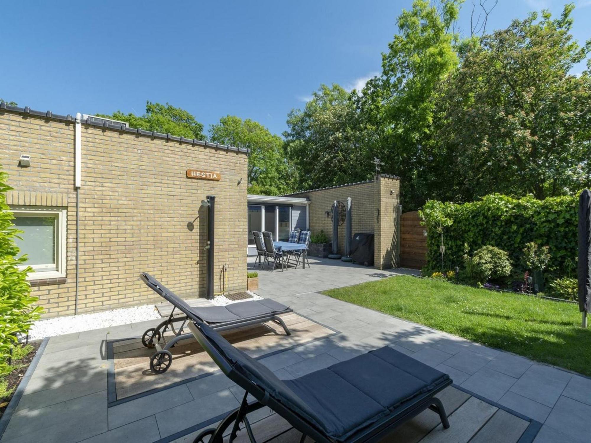 Stylish Bungalow With A Large Garden Sint Maartensvlotbrug Zewnętrze zdjęcie