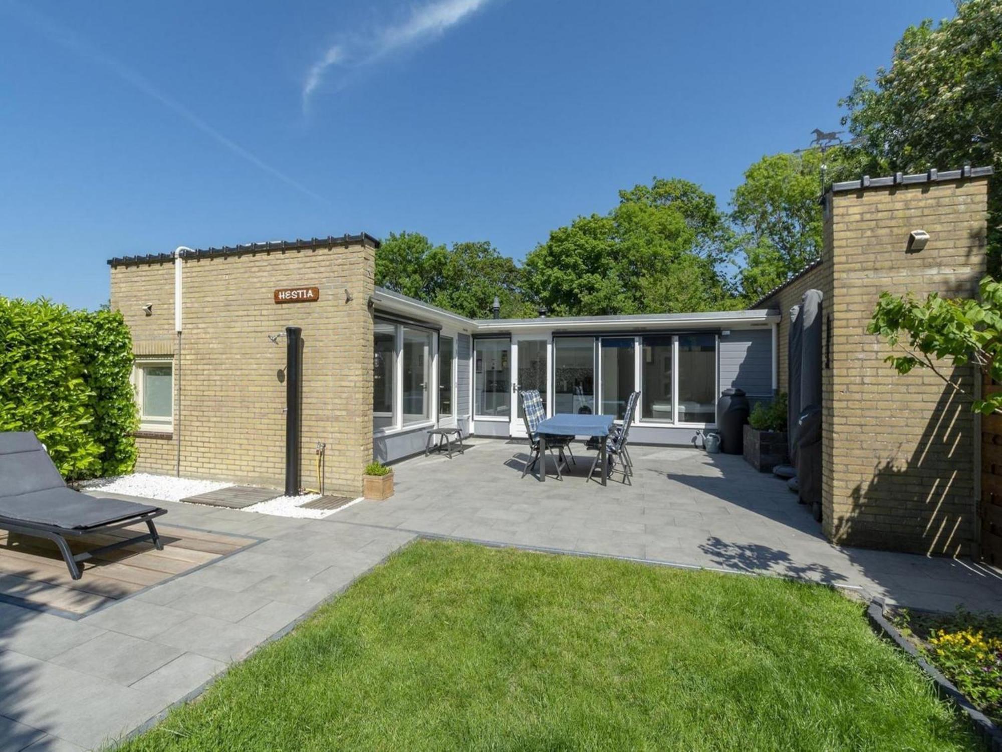 Stylish Bungalow With A Large Garden Sint Maartensvlotbrug Zewnętrze zdjęcie